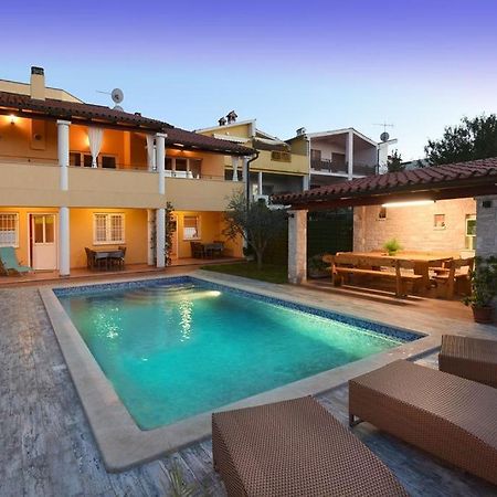Villa Ulika - 3 Apt For 4 Persons Pula Ngoại thất bức ảnh