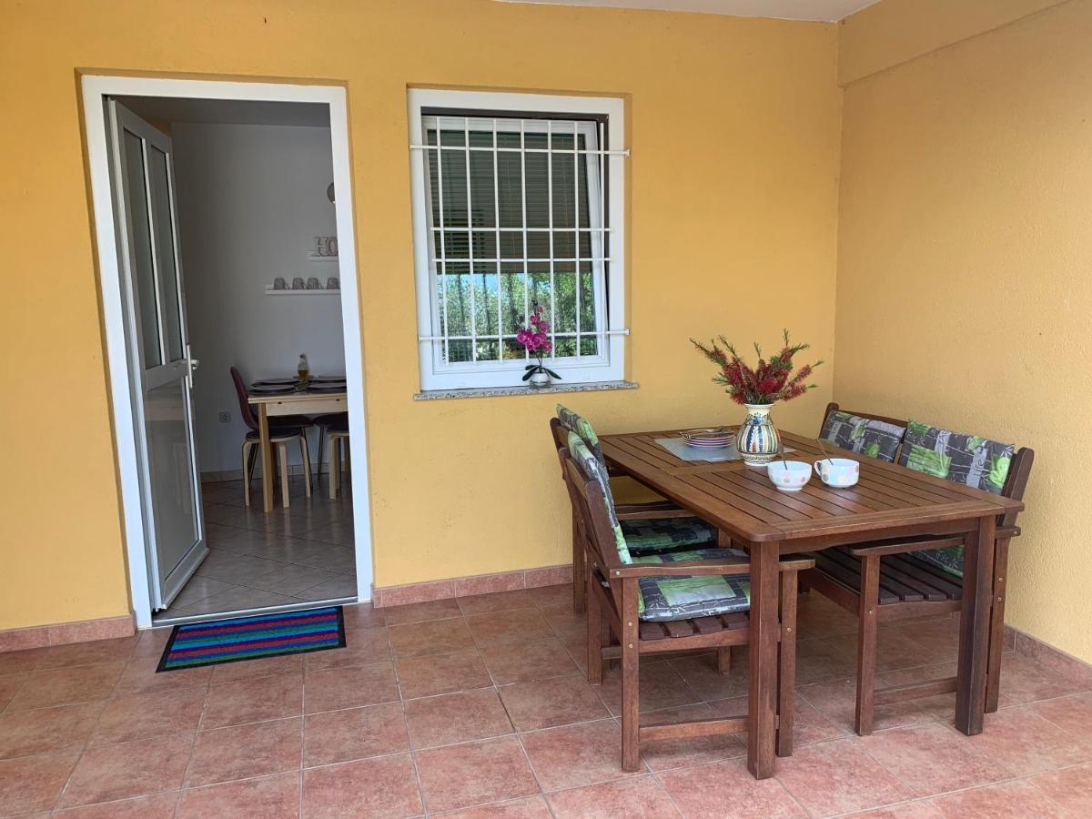 Villa Ulika - 3 Apt For 4 Persons Pula Ngoại thất bức ảnh