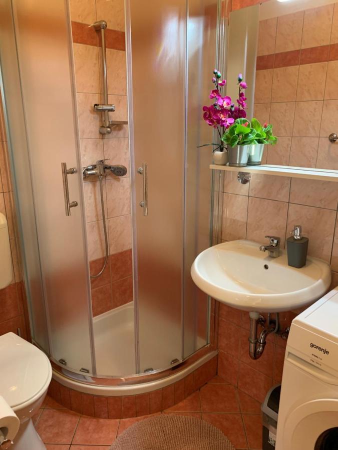 Villa Ulika - 3 Apt For 4 Persons Pula Ngoại thất bức ảnh