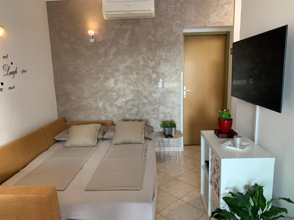 Villa Ulika - 3 Apt For 4 Persons Pula Ngoại thất bức ảnh