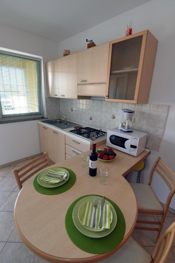Villa Ulika - 3 Apt For 4 Persons Pula Ngoại thất bức ảnh