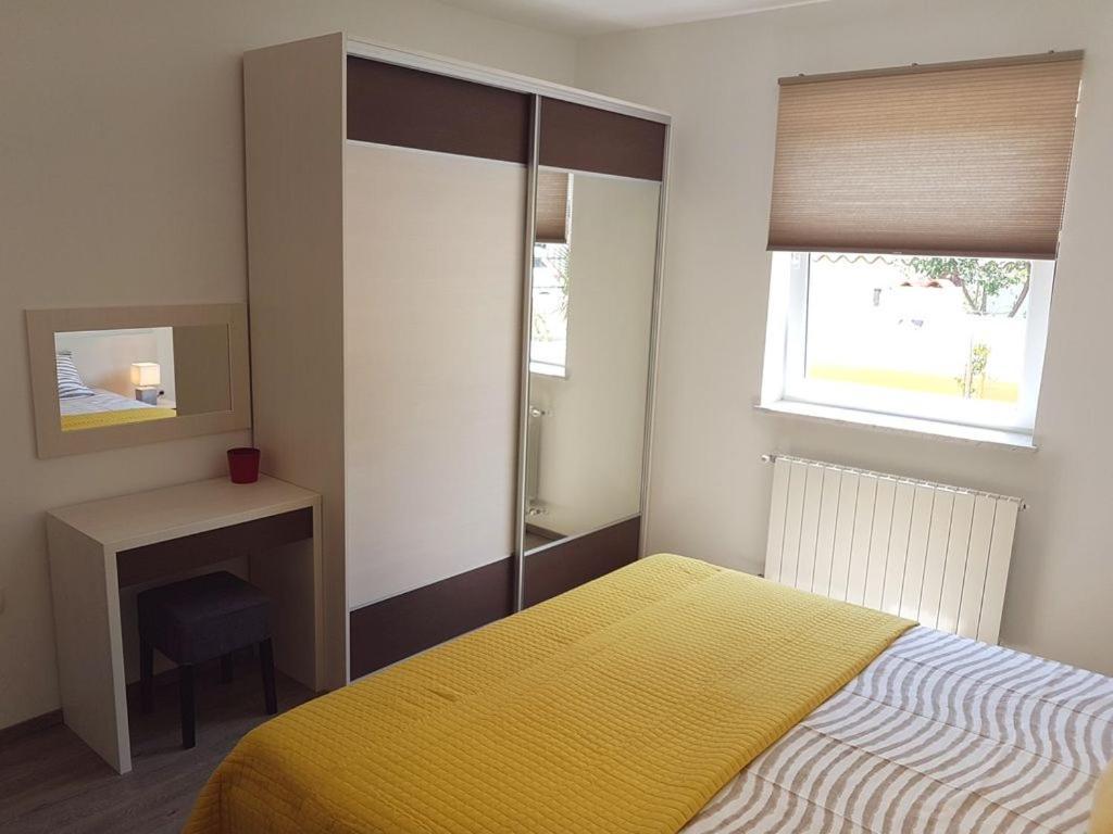 Villa Ulika - 3 Apt For 4 Persons Pula Ngoại thất bức ảnh