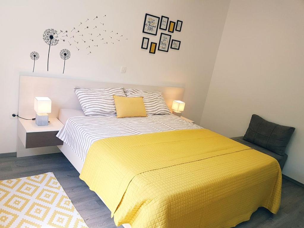 Villa Ulika - 3 Apt For 4 Persons Pula Ngoại thất bức ảnh