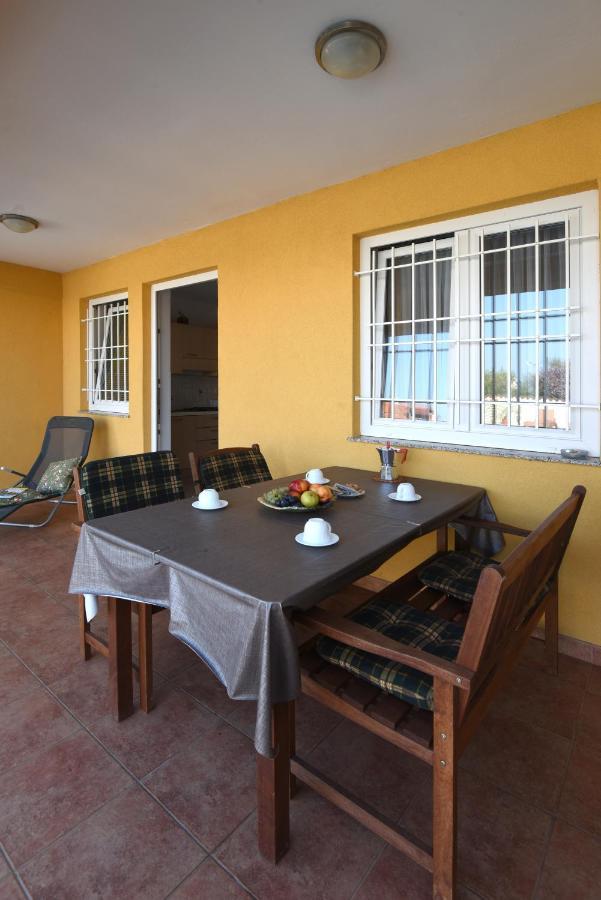 Villa Ulika - 3 Apt For 4 Persons Pula Ngoại thất bức ảnh